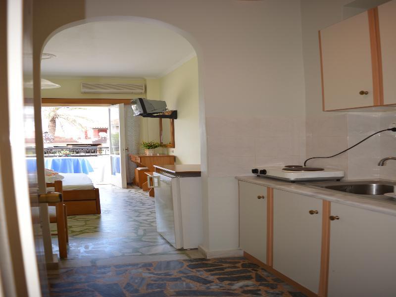 Montes Apartments & Studios Alykanas  Ngoại thất bức ảnh