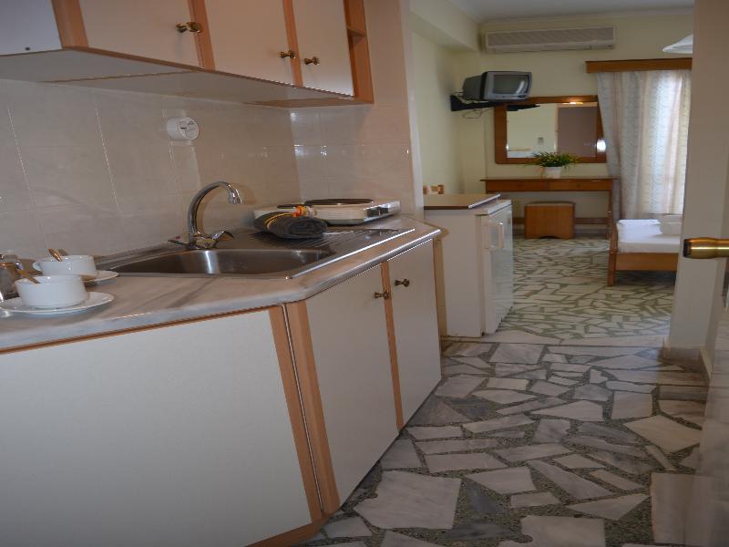 Montes Apartments & Studios Alykanas  Ngoại thất bức ảnh