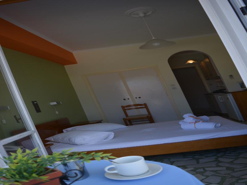 Montes Apartments & Studios Alykanas  Ngoại thất bức ảnh