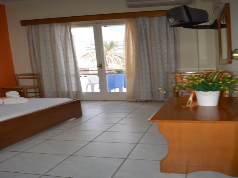 Montes Apartments & Studios Alykanas  Ngoại thất bức ảnh