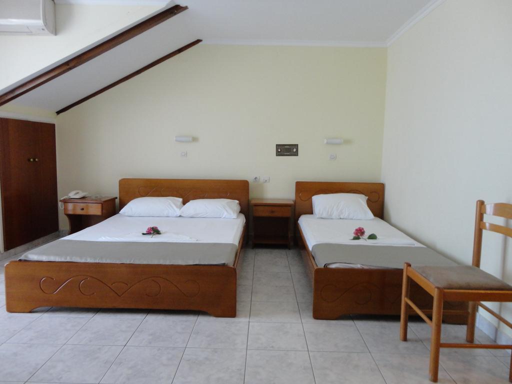 Montes Apartments & Studios Alykanas  Ngoại thất bức ảnh