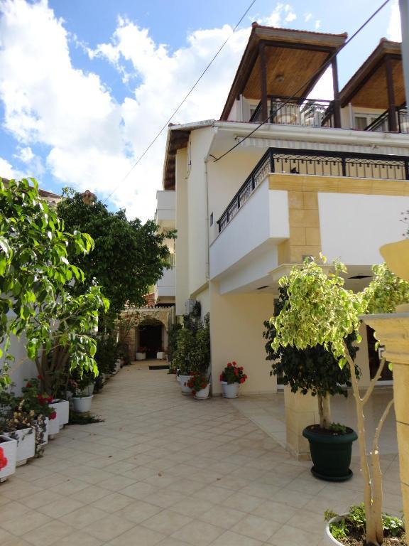 Montes Apartments & Studios Alykanas  Ngoại thất bức ảnh