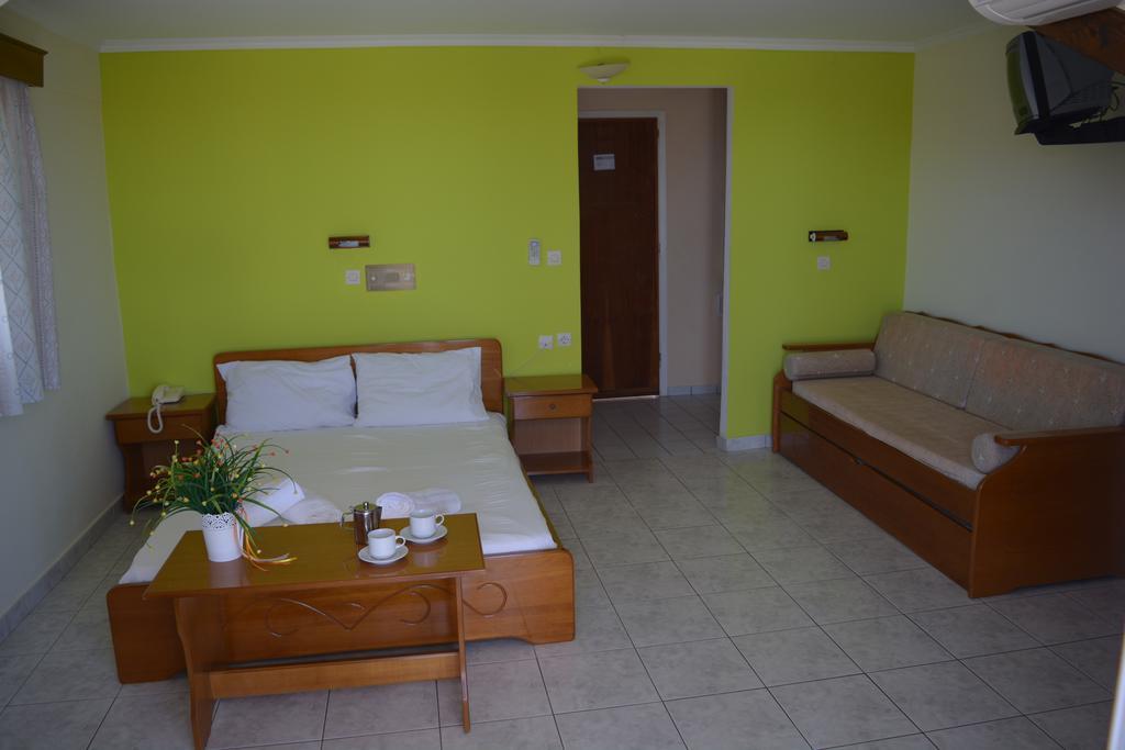 Montes Apartments & Studios Alykanas  Ngoại thất bức ảnh