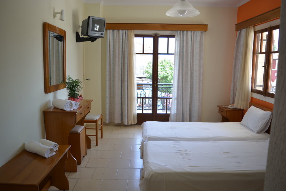 Montes Apartments & Studios Alykanas  Ngoại thất bức ảnh