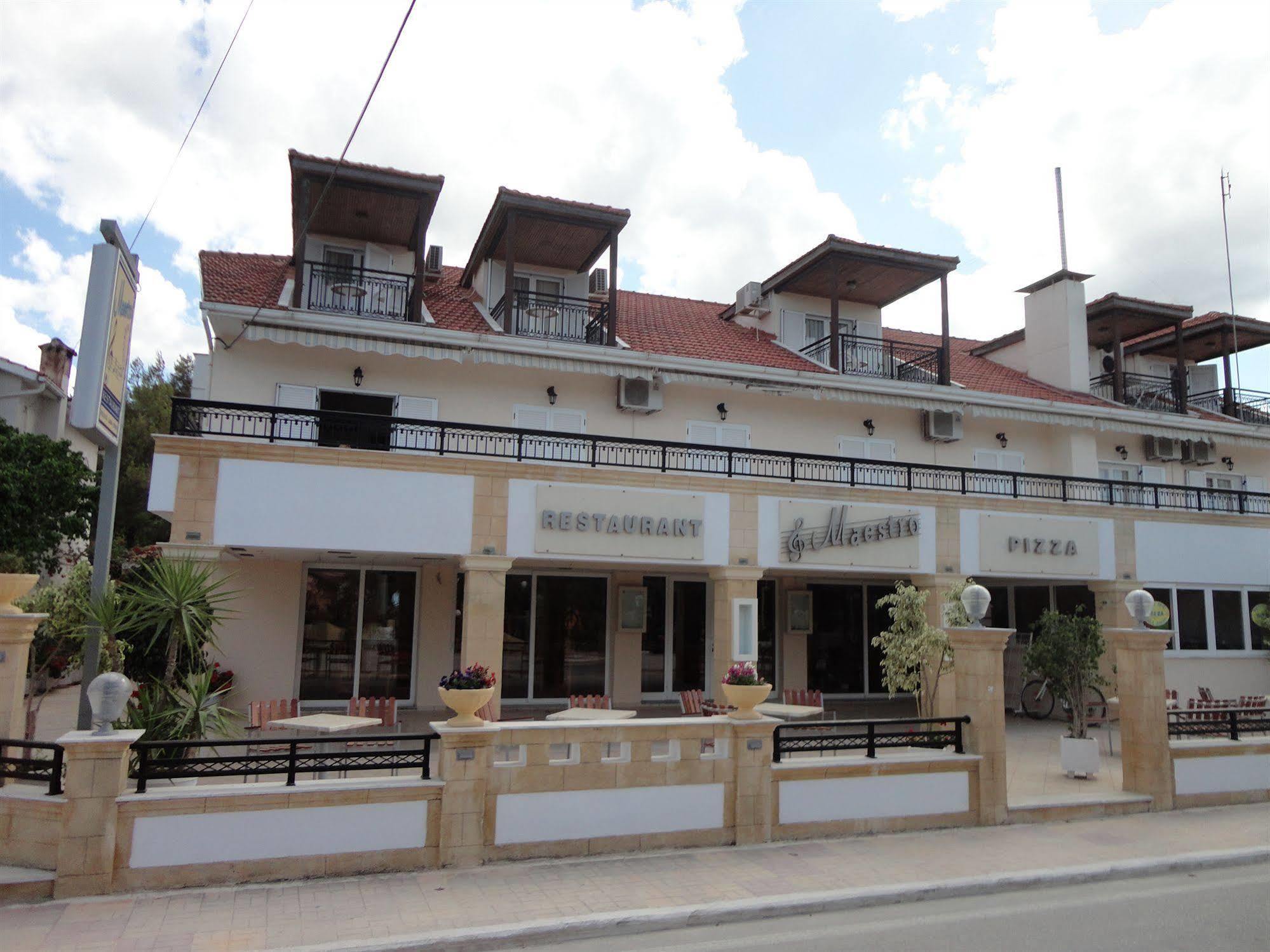 Montes Apartments & Studios Alykanas  Ngoại thất bức ảnh