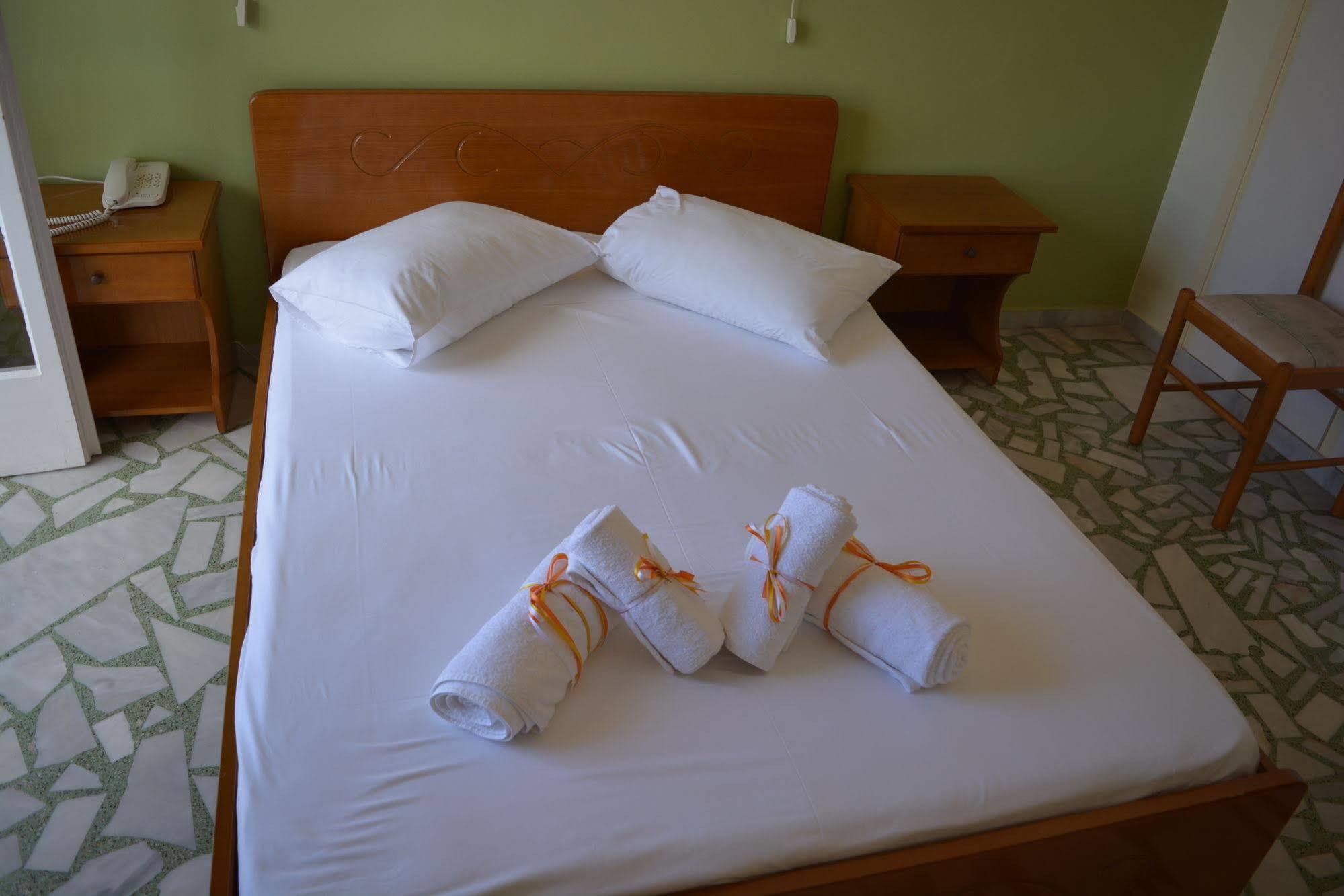 Montes Apartments & Studios Alykanas  Ngoại thất bức ảnh