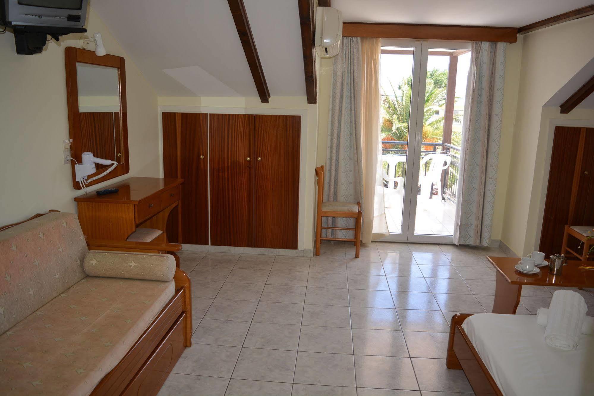 Montes Apartments & Studios Alykanas  Ngoại thất bức ảnh